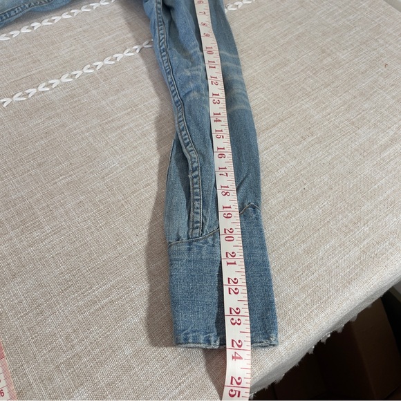 Vintage Western Denim Blue Floral Embroidered Denim Shirt - Cowgirl Chic! 🌸🤠 - Picture 8 of 16